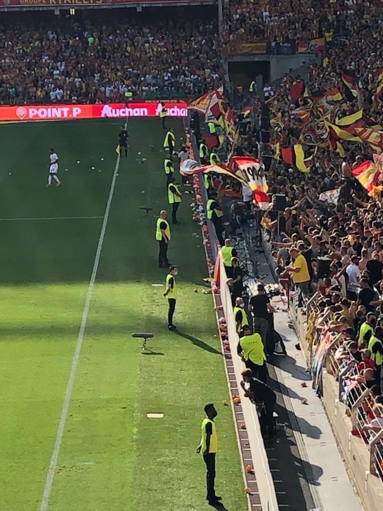 Agents de sécurité stadiers ISM en tribune lors d’un match